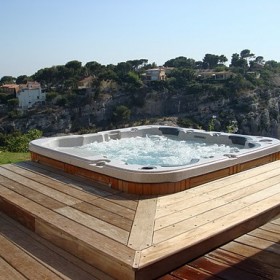 un spa encastrable dans votre jardin