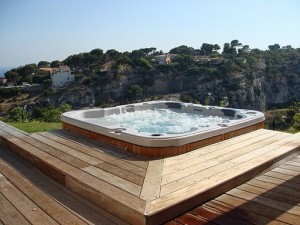 un spa encastrable dans votre jardin